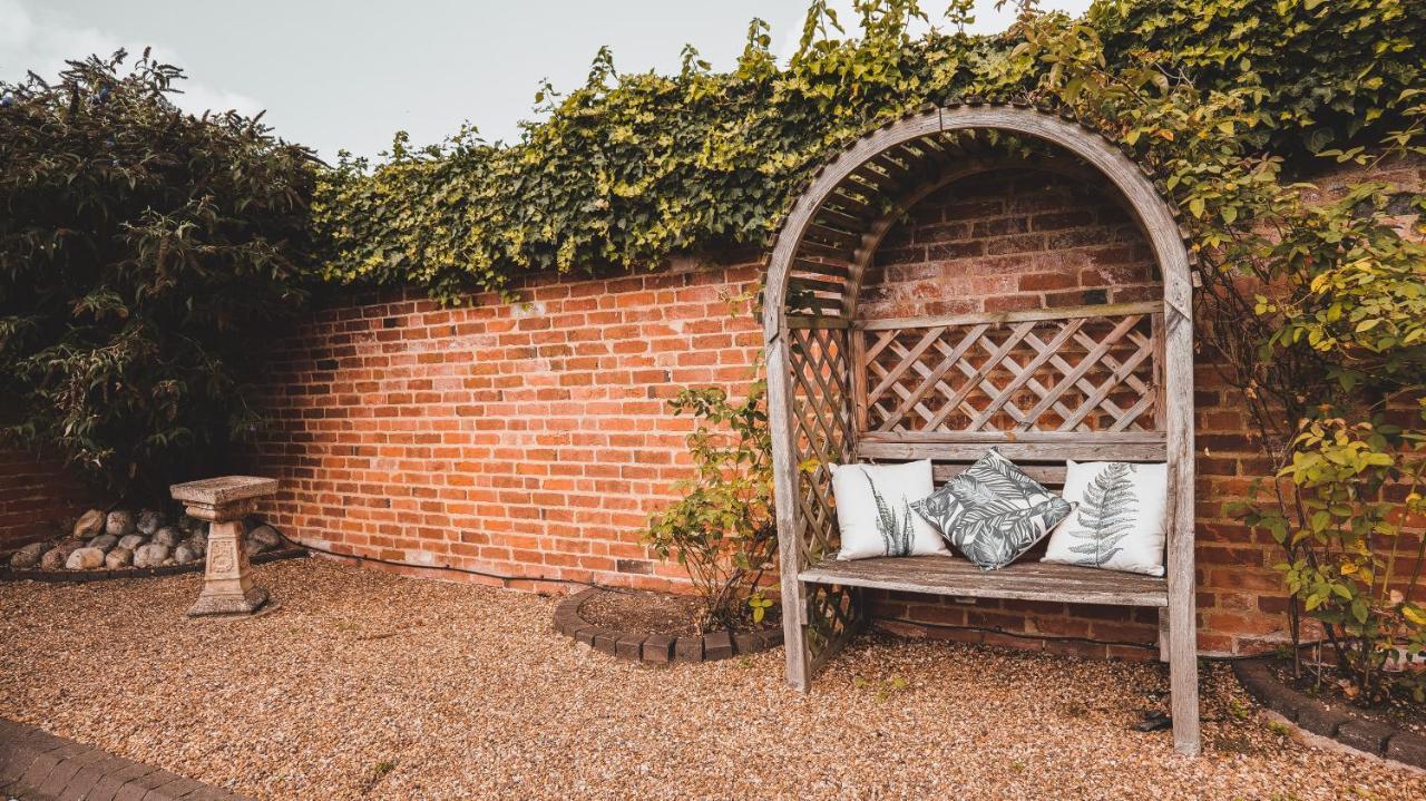 The Limes Hotel Stratford-upon-Avon Exterior photo