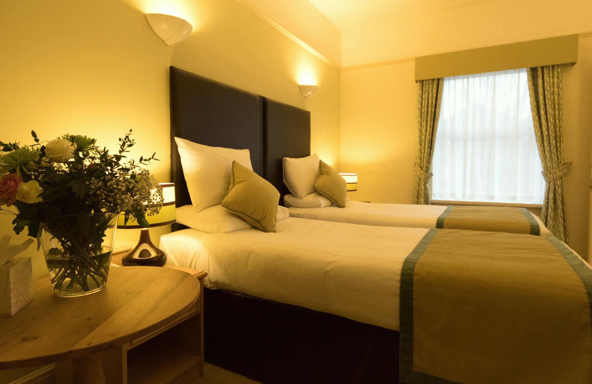 The Limes Hotel Stratford-upon-Avon Exterior photo